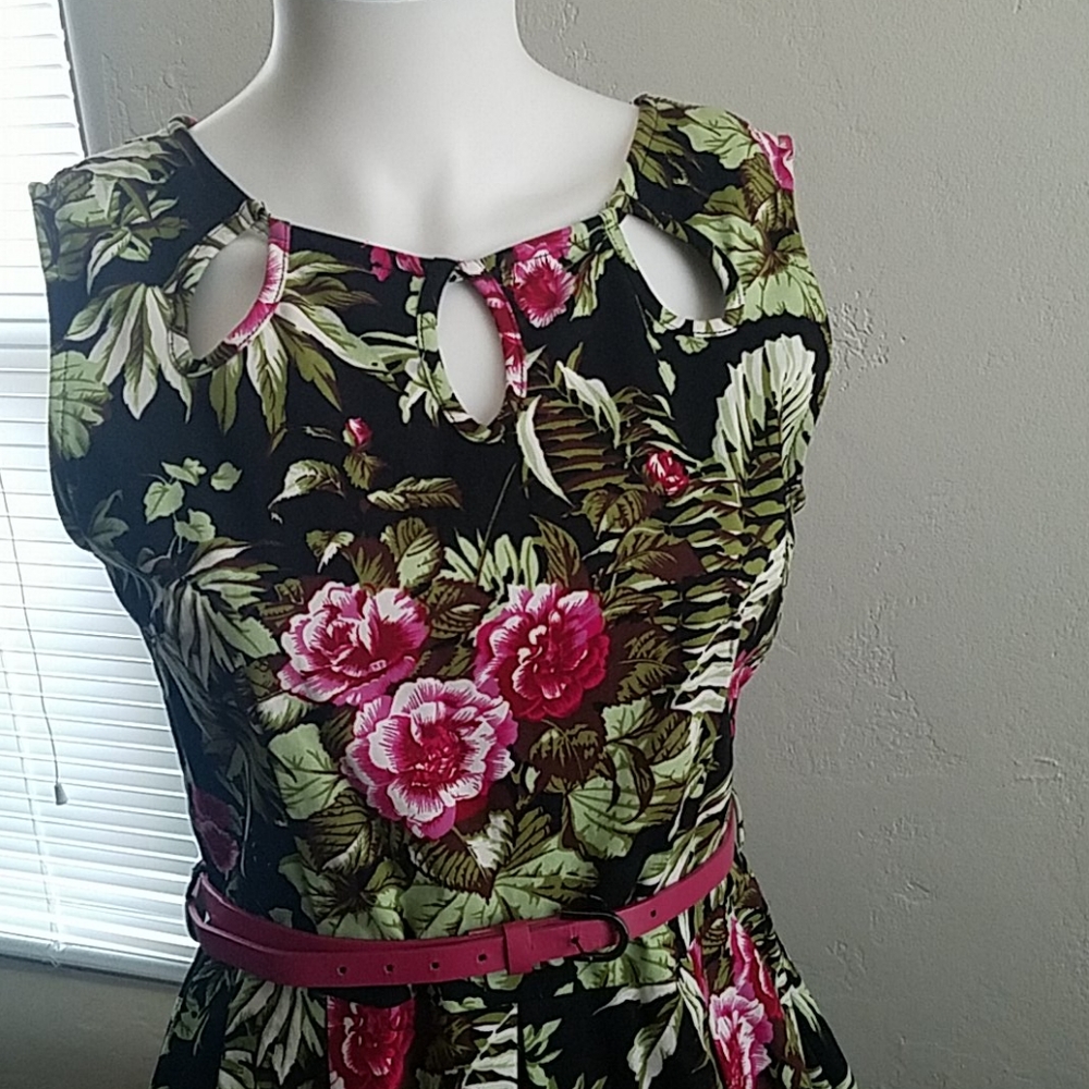Lindy Bop Lily keyhole dress M